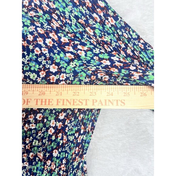 Dressed in LALA Louie Luxe Pleated Top Sz S in Wildflower Ditzy Floral Fairy - Picture 6 of 10